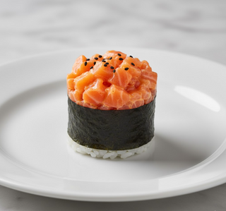 Gunkan de salmón picante 2 pzs.