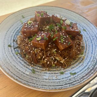 Taitei cu tofu si legume