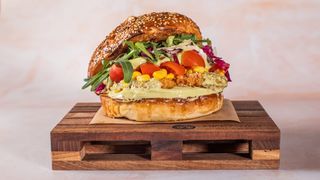 Tigers Prawn Burger i pomfrit s umakom gratis