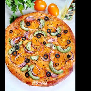 Піца прошутто-авокадо