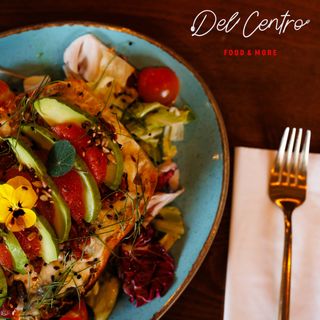 Salata de frunze cu croque formage , avocado si grapefruit