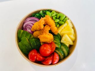 pollo crujiente poke bowl 