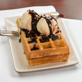 Gaufre Ganache Nutella Avec Une Boule De Glace Vanille