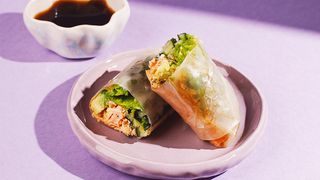 ორაგულის სალათის სფრინგროლი