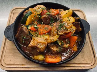 Пательня із свинини з томатами (340g)