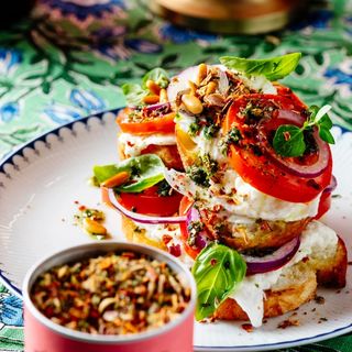 Insalate De Mozzarela Caprese Horneada