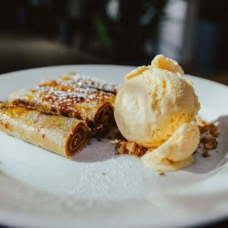 Crepe Con Dulce De Leche Y Helado (1 Bola)