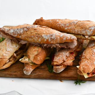 Lomo con pimiento verde frito y queso