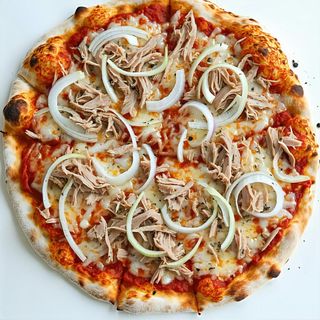 Pizza con tonno e cipolla