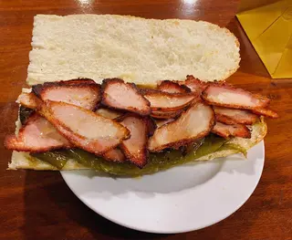 Bocadillo Lomo de Orza con Pimientos Fritos