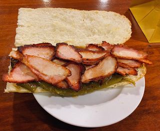 Bocadillo Lomo de Orza con Pimientos Fritos