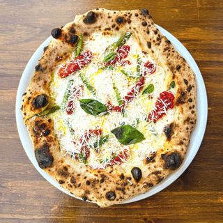 Pizza Espárragos y Pinullet