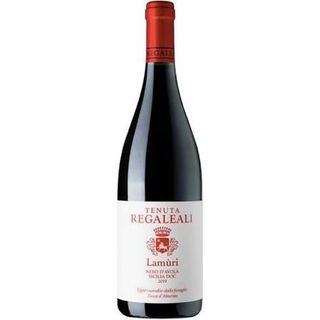 523. Vino rosso Lamuri in bottiglia
