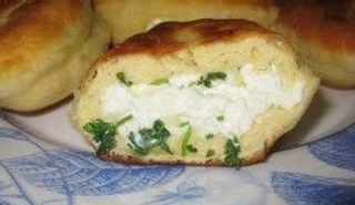 Empanada relleno de 4 quesos y espinaca
