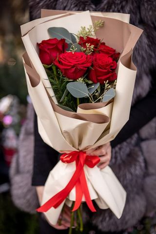 Buchet 5 trandafiri roșii