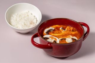 ტომ იამი ქათმით და სოკოთი