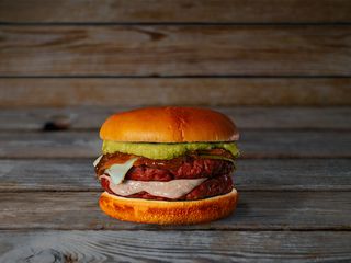 Burger  Vegan Trufada (583 Cal, 24g proteínas, 37g carbohidratos, 36g grasas)