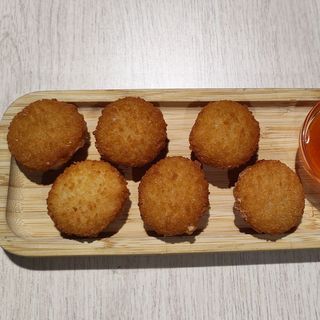 Camembert bites