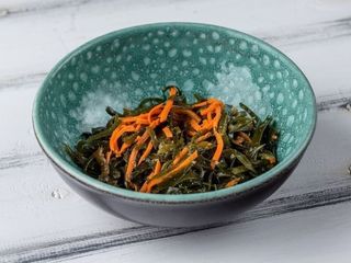 Морська капуста з часником та морквою (100g)