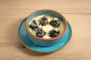 Хинкали с говядиной, запечённые в сырном соусе дорблю (5шт)