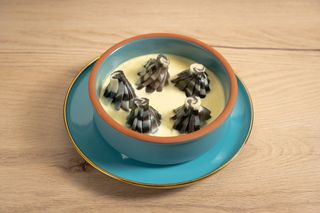 Хинкали с говядиной, запечённые в сырном соусе дорблю (5шт)