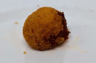 Croqueta de secreto de cerdo con miel