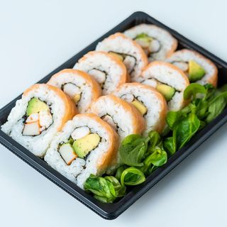 URAMAKI CALIFORNIA ROLL