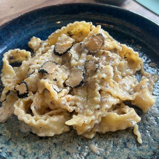 Mafaldine con salsa tartufata,parmesano y trufa laminada