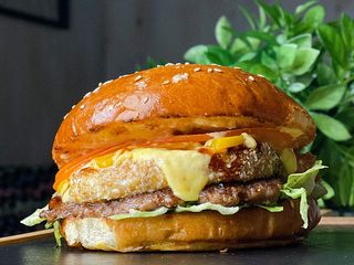 Сирний Бургер (картопля фрі+напій)