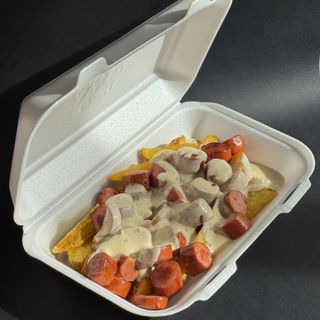 Картопля по селянськи з мікс сосисок (300г)