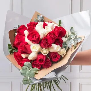 Bouchon Bouquet - 50 Rosas Roja y Blanca
