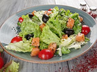 Салат з лососем (180g)
