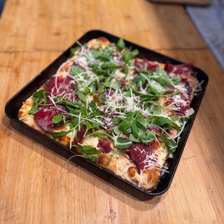 in teglia BRESAOLA-RUCOLA-GRANA