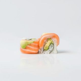 URAMAKI SALMONE RAINBOW