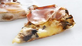 Pinsa speck e provola