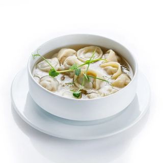 Пельмени с бульоном