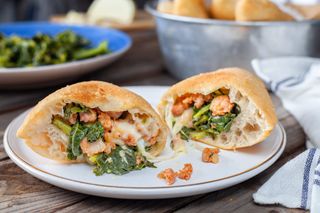 Panzerotto con salsiccia e friarielli