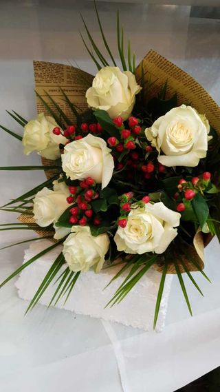 Buchet de flori cu trandafiri