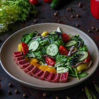 Салат з тунцем