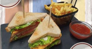 Клуб сандвич с колбас