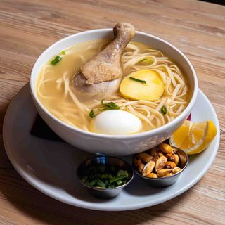 Caldo de gallina viuda