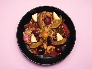 Гранола з сезонними фруктами (290g)