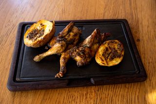 Pollo picantón a la brasa con nuestro adobo