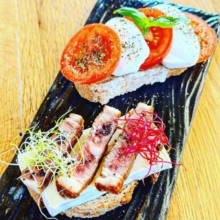 BUSCHETE CU VITA/CAPRESE