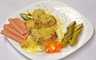 Slane palačinke sa pilećom šunkom + Sok