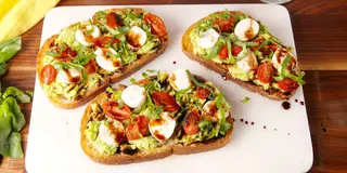 Emmenthal avocado e pomodoro