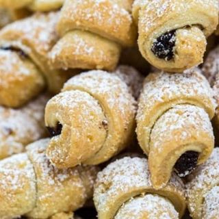 Cornulete cu gem de prune