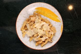 Pikantna pasta sa piletinom