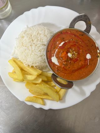 Chicken tikka masala(with chips &rice)