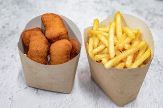 Combo 8 nuggets i mali pomfrit